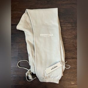 BRAND NEW ESSENTIAL JOGGER (TAN)